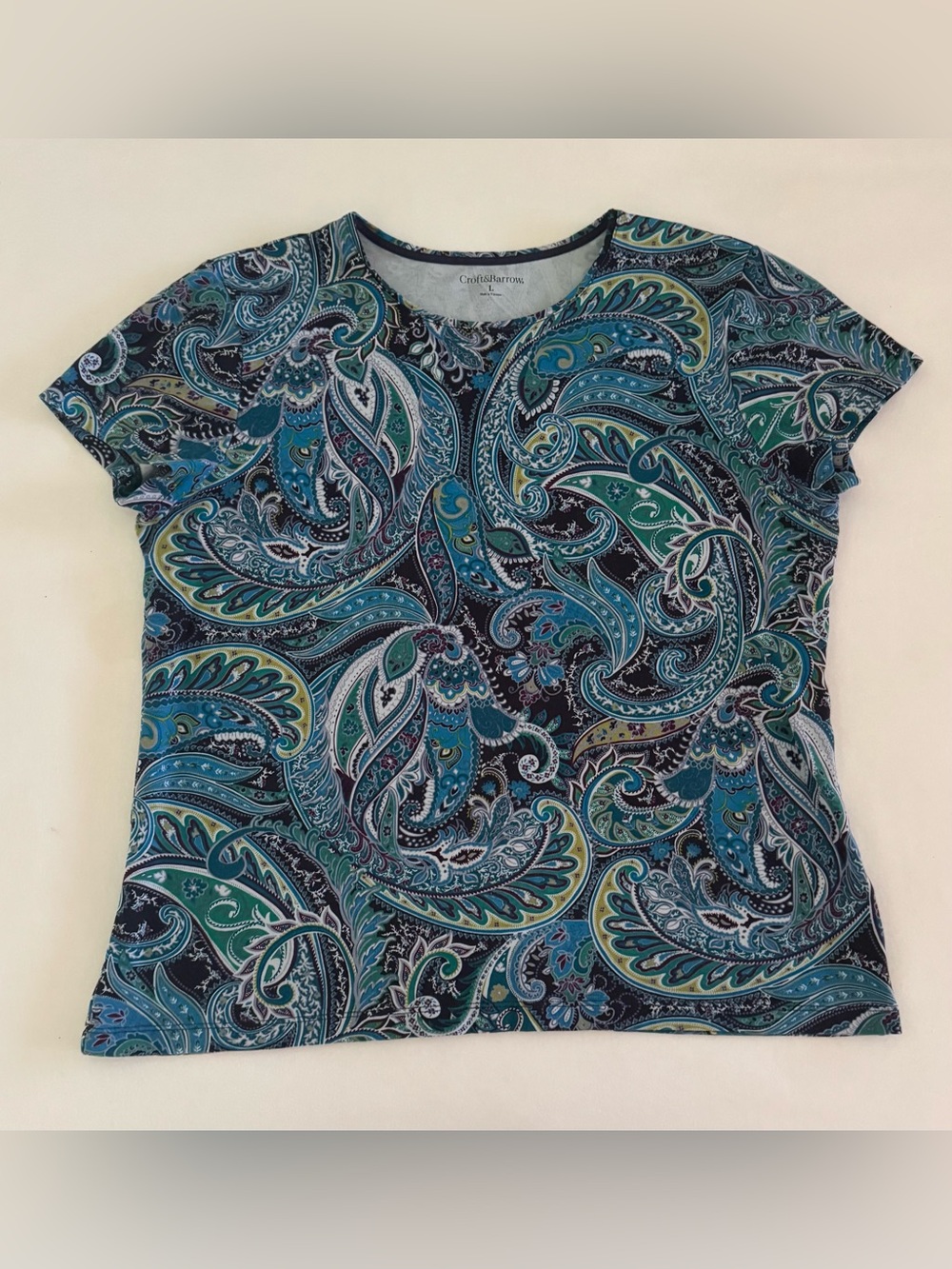 Croft & Barrow short sleeved tee shirt size large. EUC. Blue paisley print.